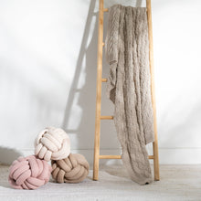 Load image into Gallery viewer, Drapa Throw Blanket