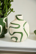 Load image into Gallery viewer, Curvature Vase