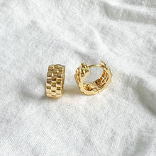 Load image into Gallery viewer, Geometric Huggie Hoop