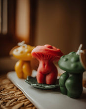 Load image into Gallery viewer, Mushroom Beeswax Candle