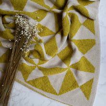 Load image into Gallery viewer, Trikona Throw Blanket | Green