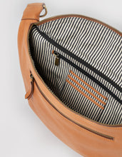 Load image into Gallery viewer, Drew Bum Bag | Wild Oak Classic Leather