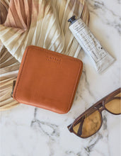Load image into Gallery viewer, Sonny Square Wallet l Cognac Stromboli Leather