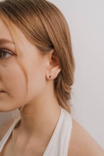 Load image into Gallery viewer, Baguette Earring | Emerald