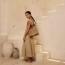 Load image into Gallery viewer, Twist Closure Rattan Bag| Dark Brown Leather