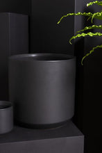 Load image into Gallery viewer, Kendall Pot | Black
