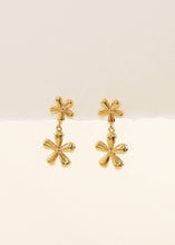 Load image into Gallery viewer, Double Daisy Earrings
