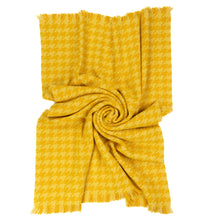 Load image into Gallery viewer, Houndstooth Throw | Daisy
