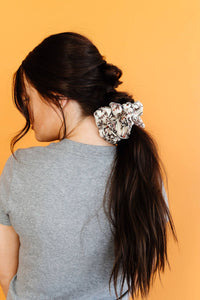 Sweet Pea Jumbo Scrunchie