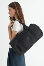 Load image into Gallery viewer, Getaway Duffle Bag l Black
