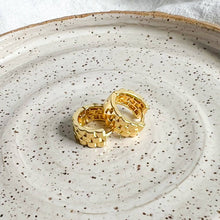 Load image into Gallery viewer, Geometric Huggie Hoop
