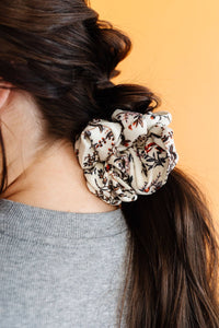 Sweet Pea Jumbo Scrunchie