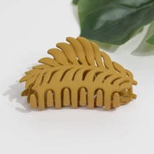 Load image into Gallery viewer, Leaf Claw Clip
