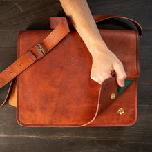Load image into Gallery viewer, Kodiak Leather Messenger
