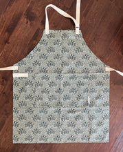 Load image into Gallery viewer, Cyndi&#39;s Centerpiece Apron
