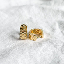 Load image into Gallery viewer, Geometric Huggie Hoop
