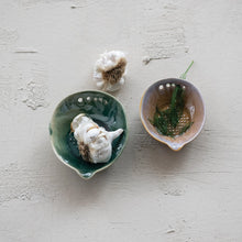 Load image into Gallery viewer, Cottage Stoneware Graters
