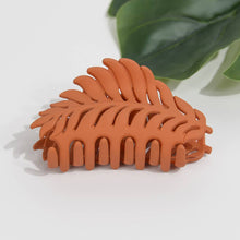 Load image into Gallery viewer, Leaf Claw Clip
