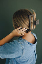 Load image into Gallery viewer, Must Have Claw Clip | Brown
