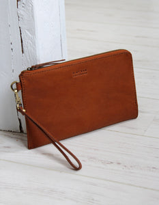 Travel Wallet l Cognac Classic Leather