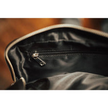 Load image into Gallery viewer, Leather Dopp Bag l Black

